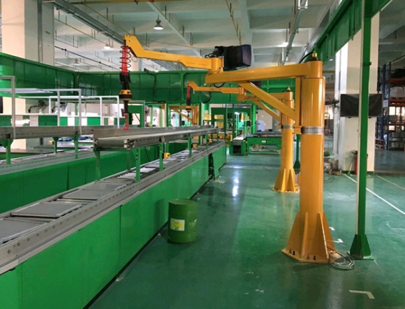 Электрический манипулятор на колонне в Москве