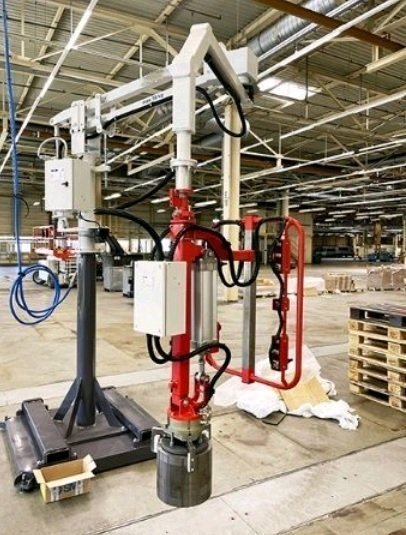 Пневматический манипулятор на перемещаемом напольном основании в Москве